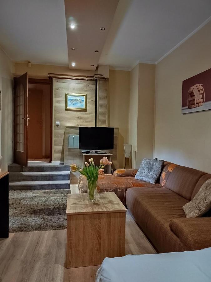 Guest House Maja โนวีซาด ภายนอก รูปภาพ
