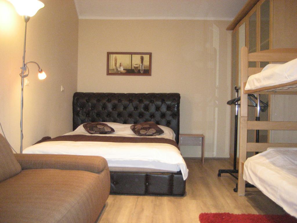 Guest House Maja โนวีซาด ภายนอก รูปภาพ