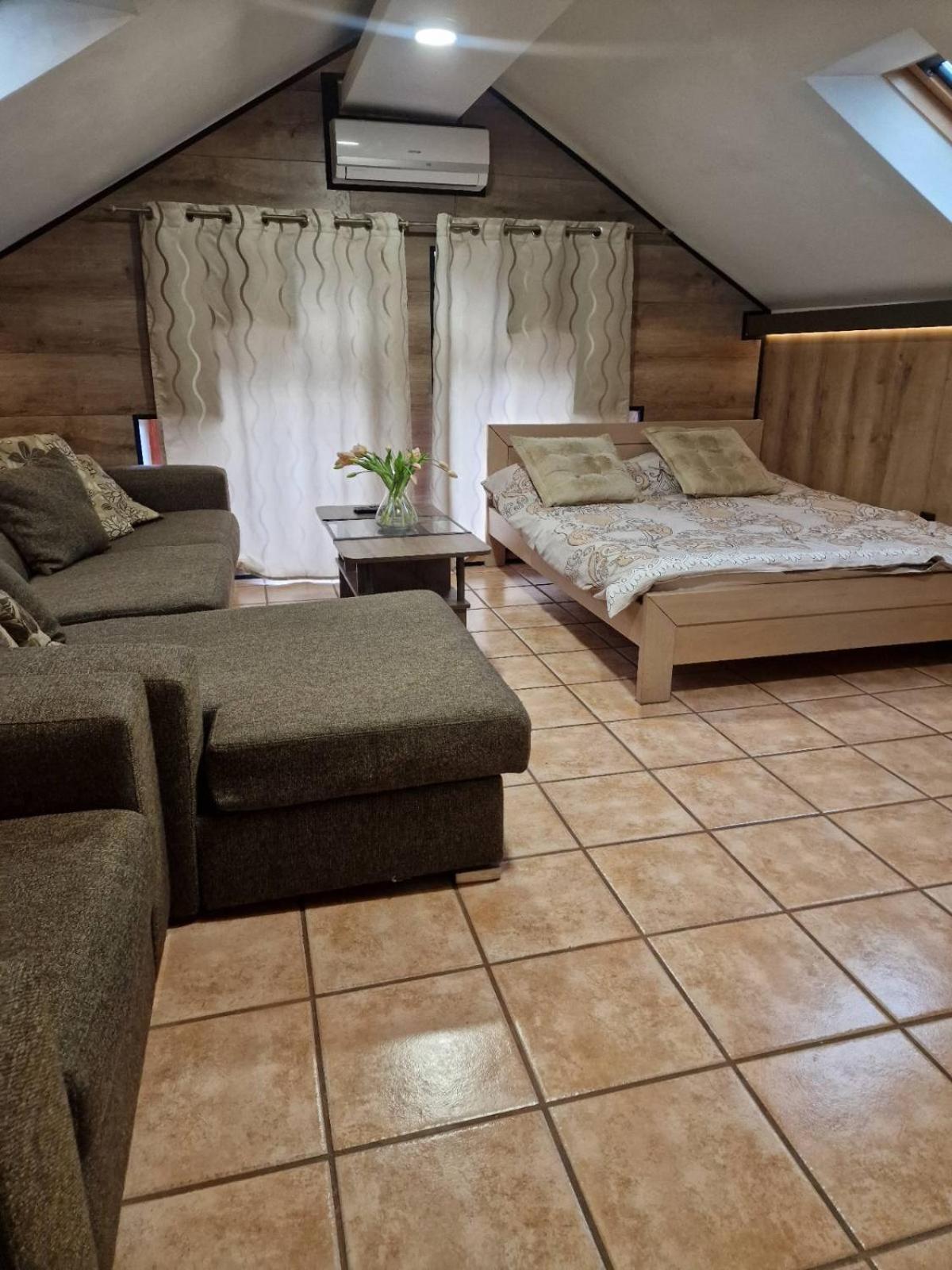 Guest House Maja โนวีซาด ภายนอก รูปภาพ