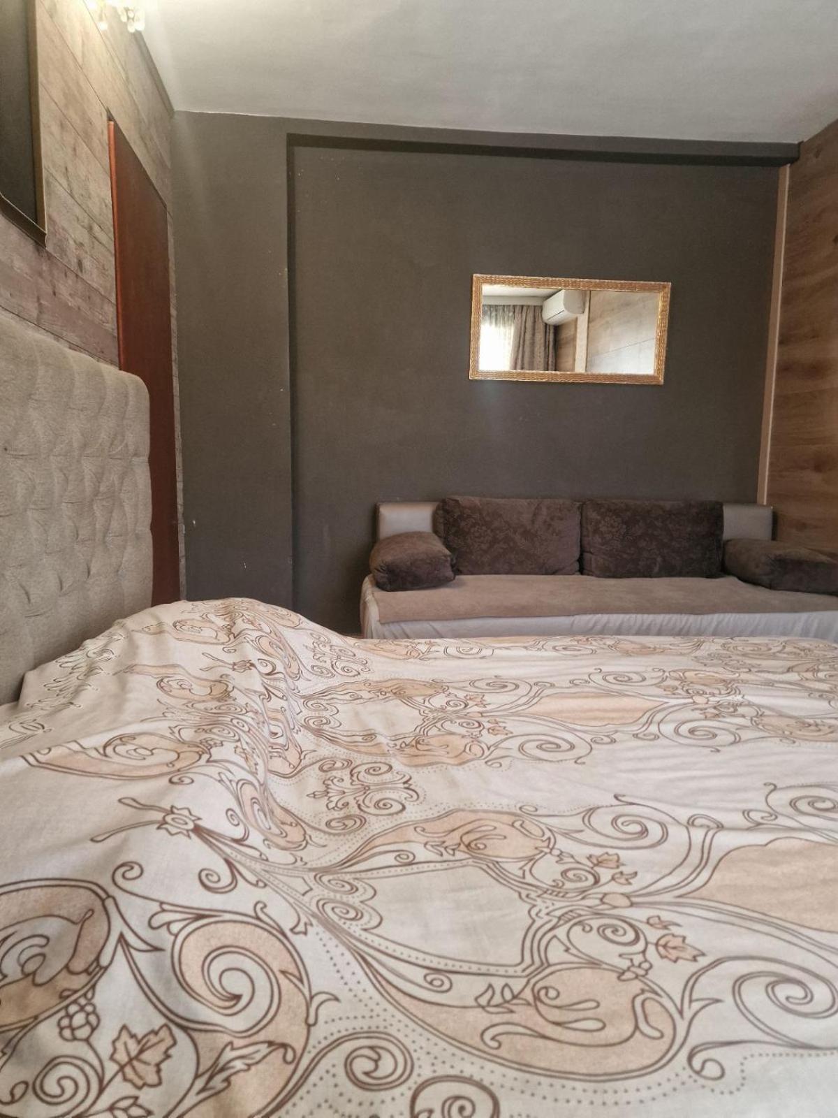 Guest House Maja โนวีซาด ภายนอก รูปภาพ