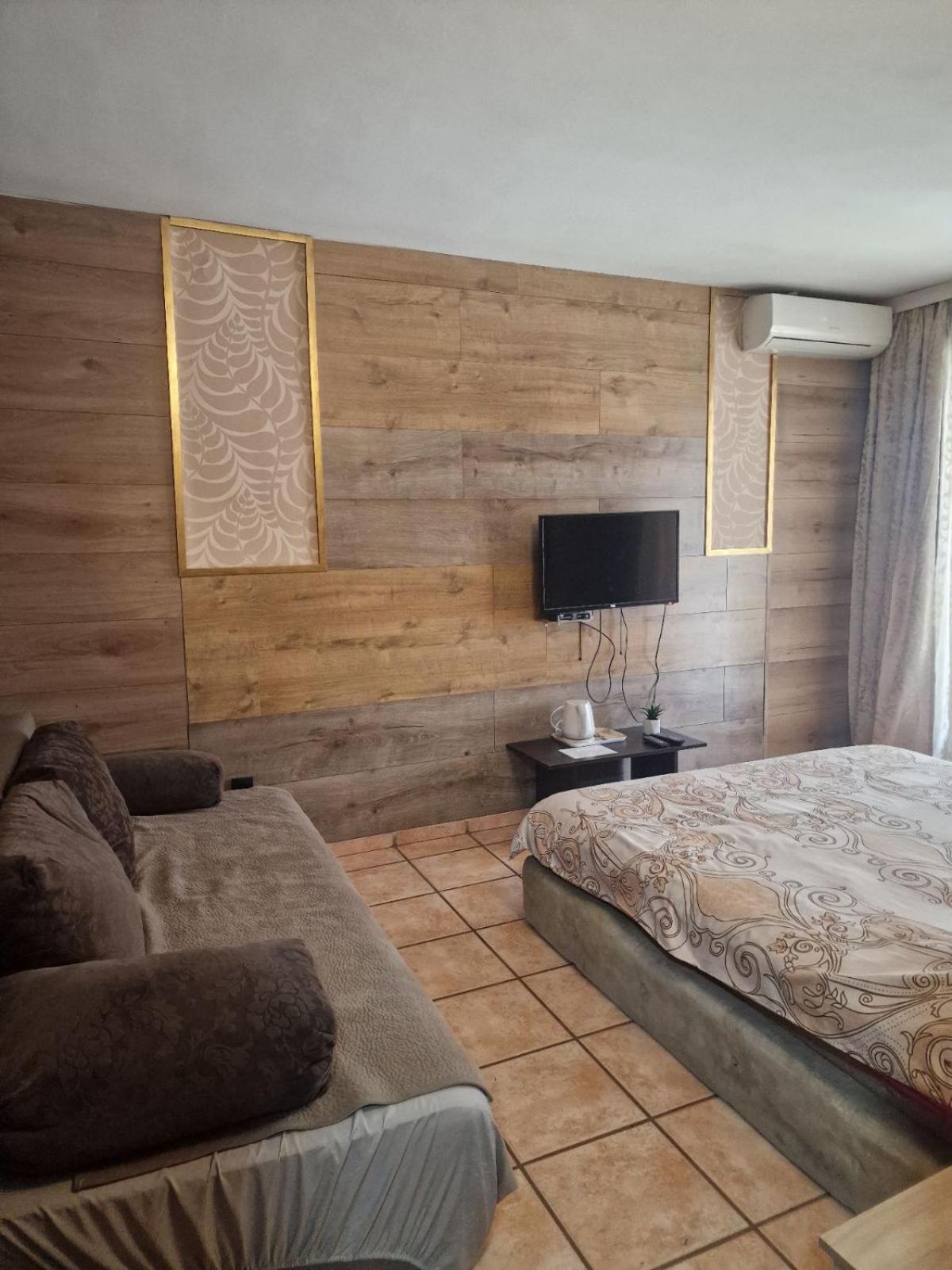 Guest House Maja โนวีซาด ภายนอก รูปภาพ