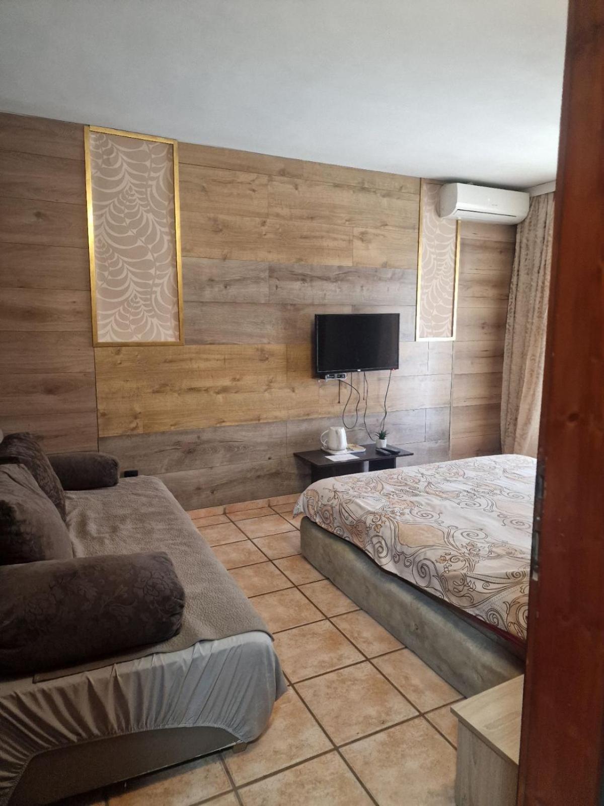 Guest House Maja โนวีซาด ภายนอก รูปภาพ