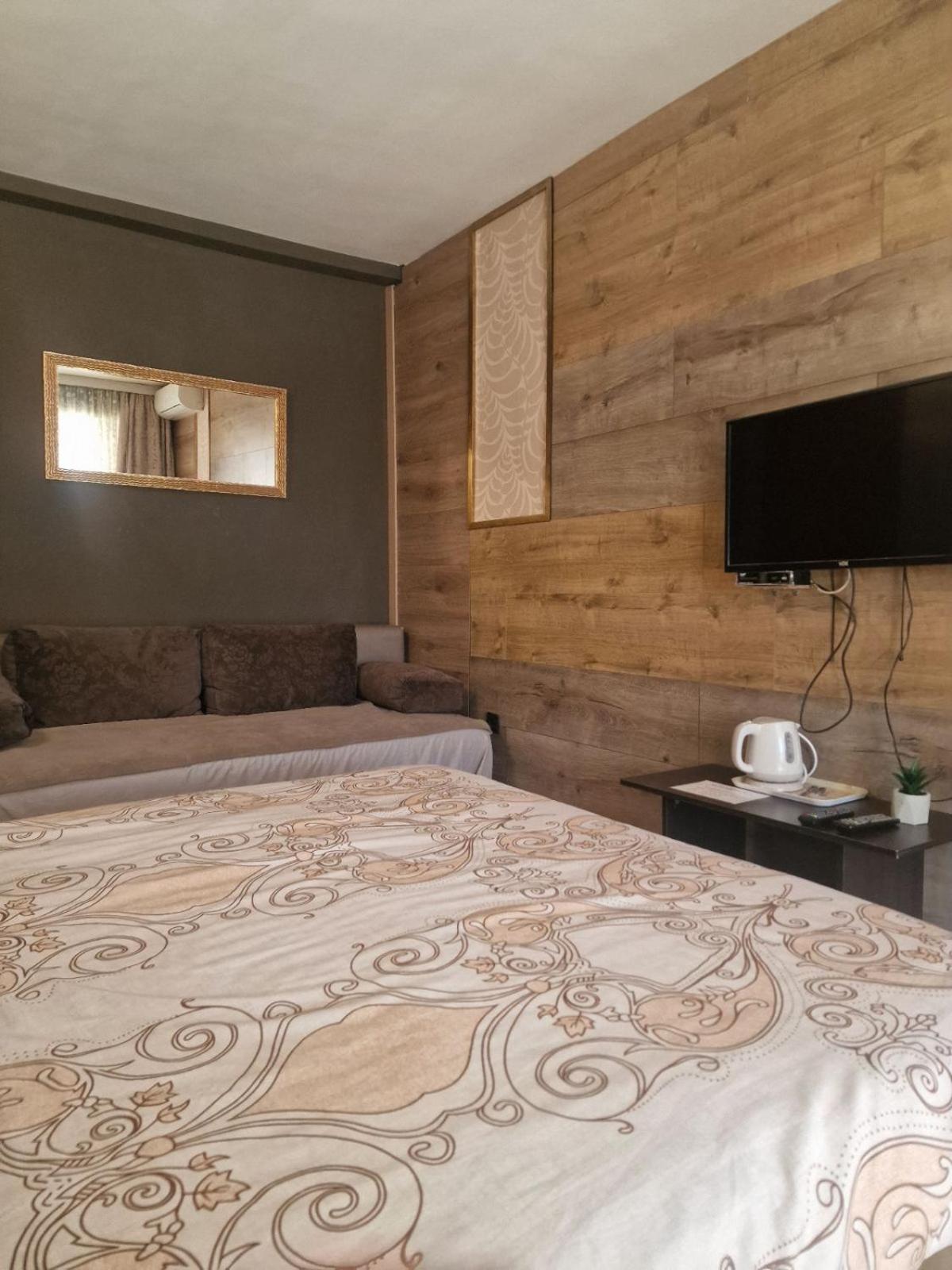 Guest House Maja โนวีซาด ภายนอก รูปภาพ