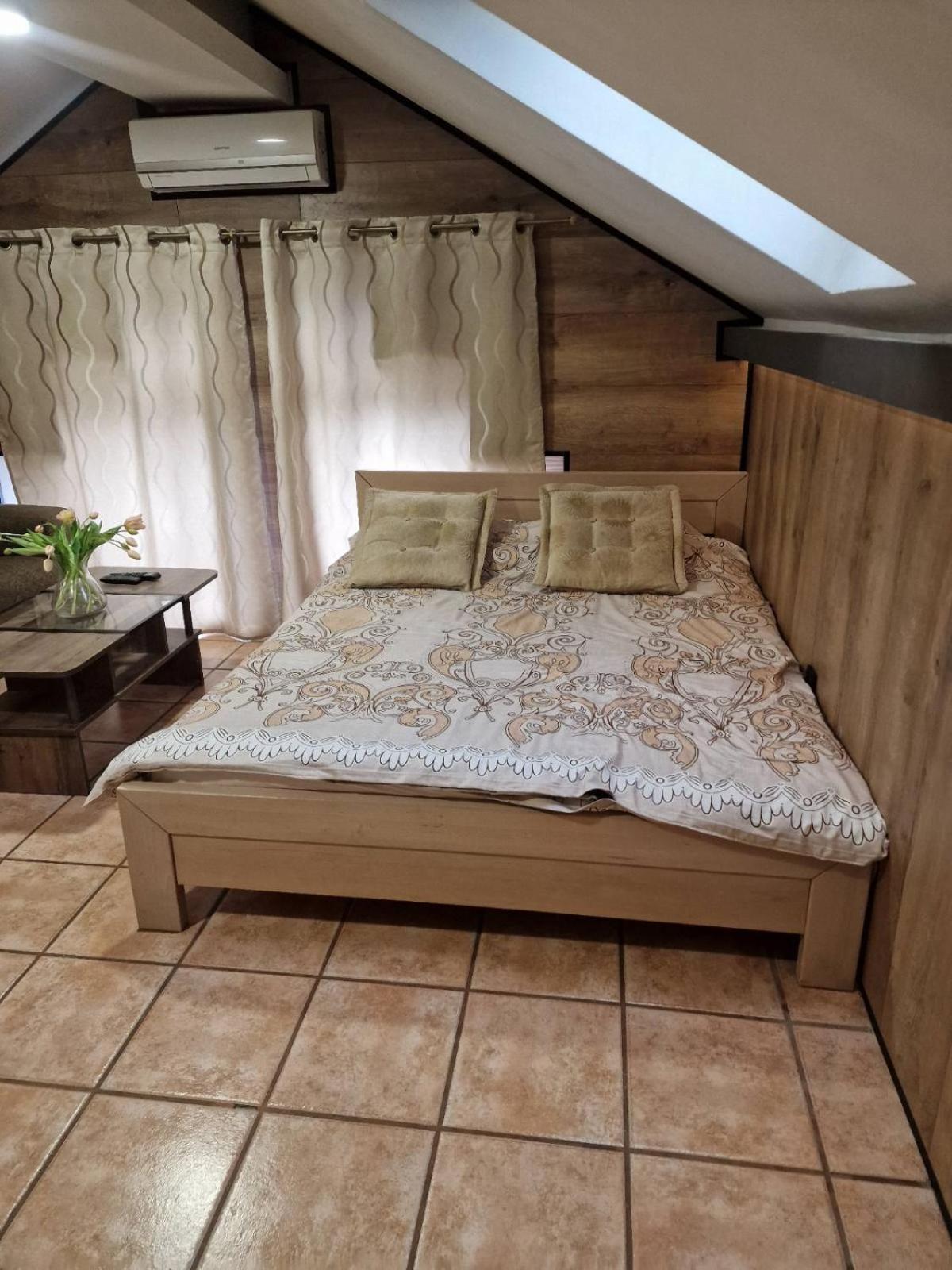 Guest House Maja โนวีซาด ภายนอก รูปภาพ