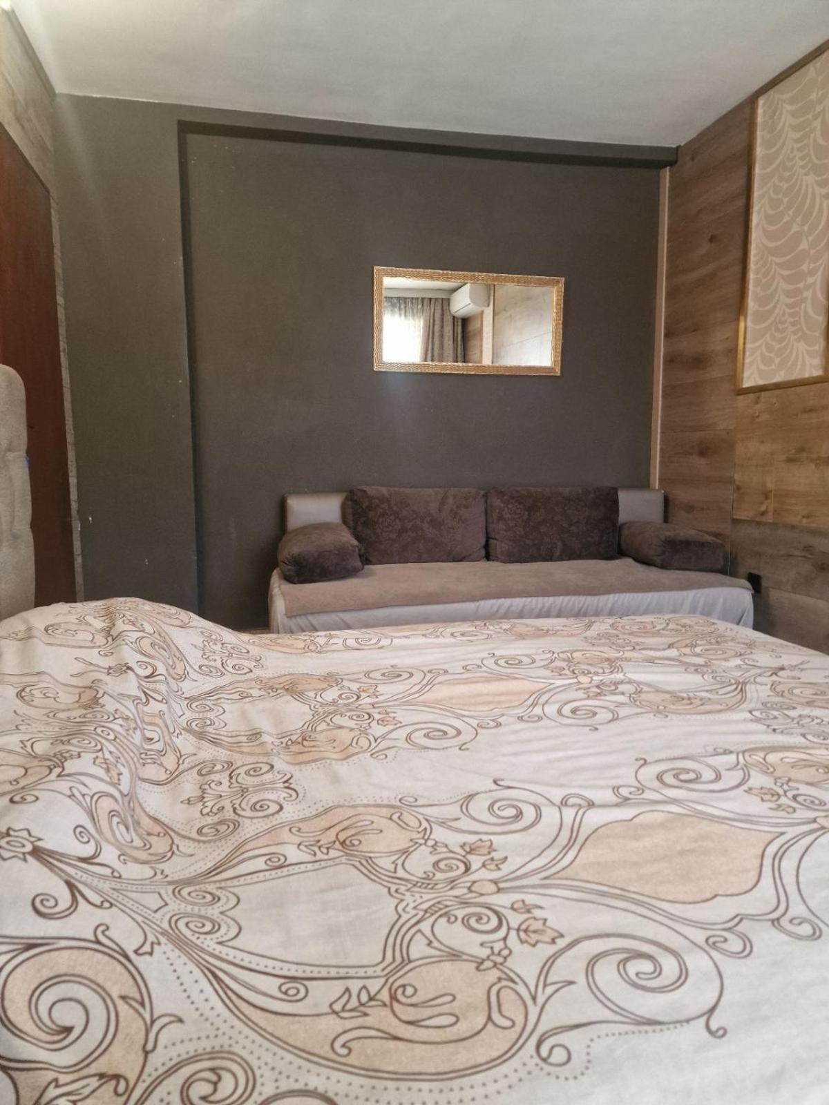 Guest House Maja โนวีซาด ภายนอก รูปภาพ