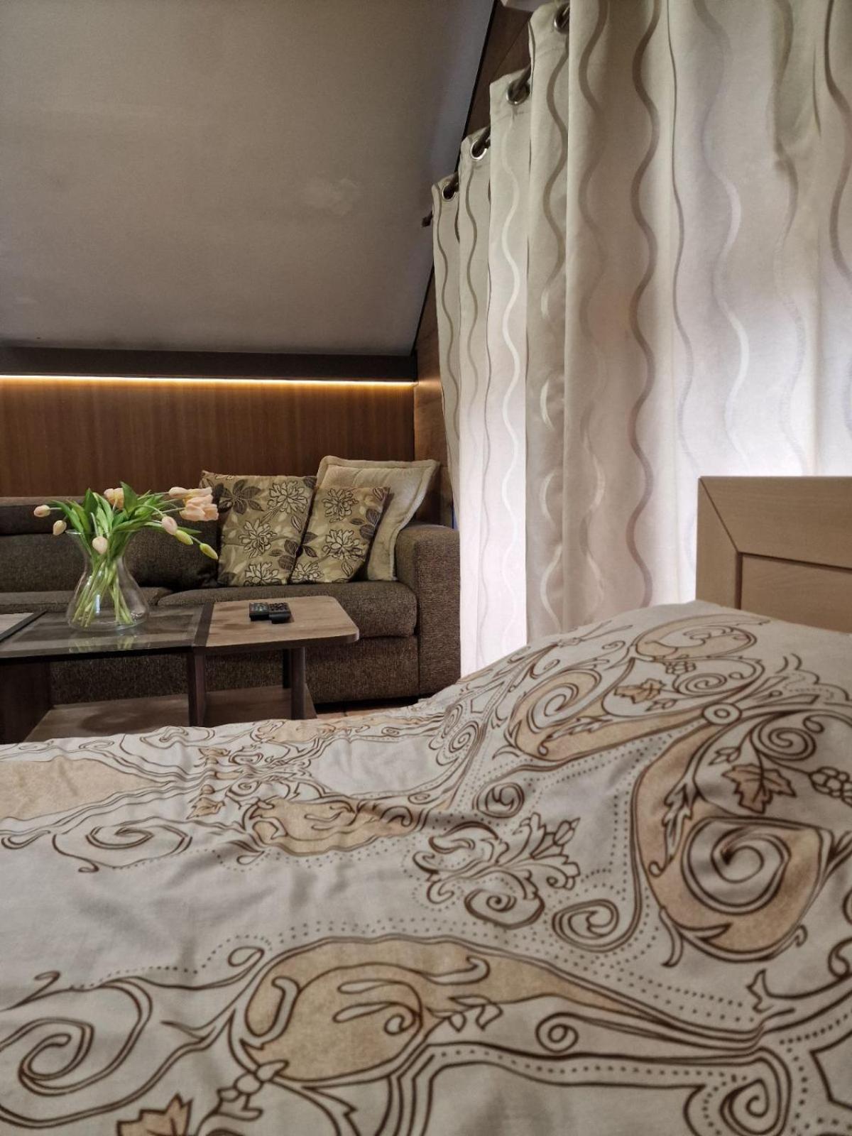 Guest House Maja โนวีซาด ภายนอก รูปภาพ