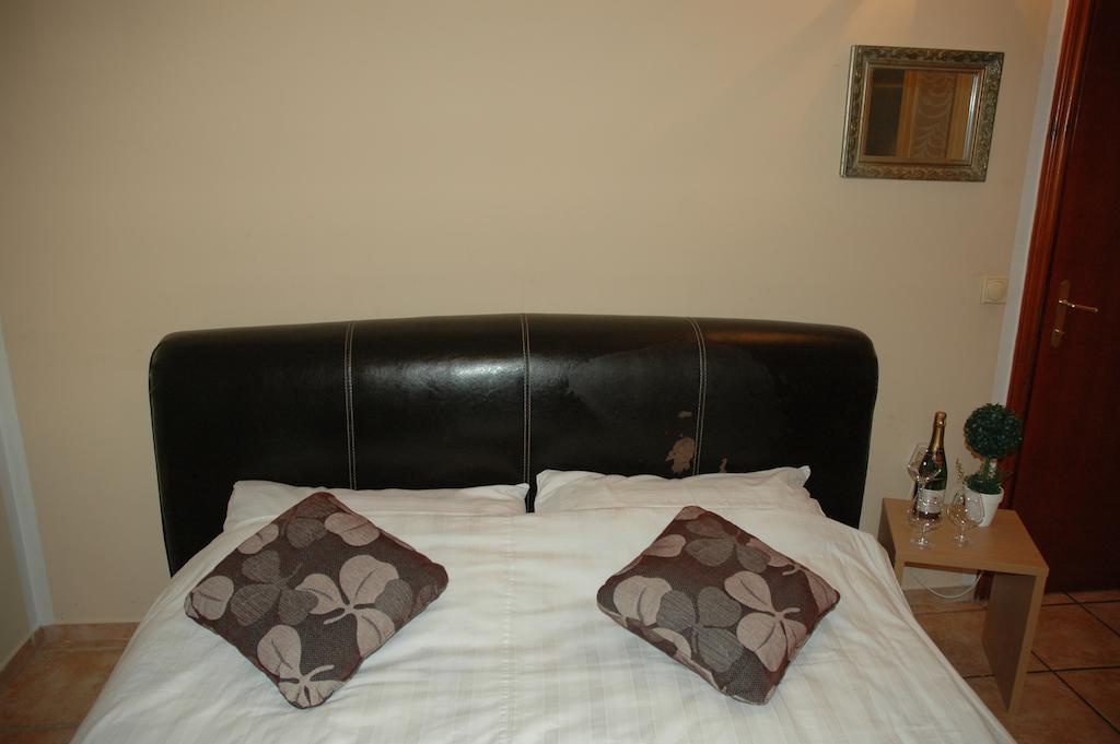Guest House Maja โนวีซาด ภายนอก รูปภาพ
