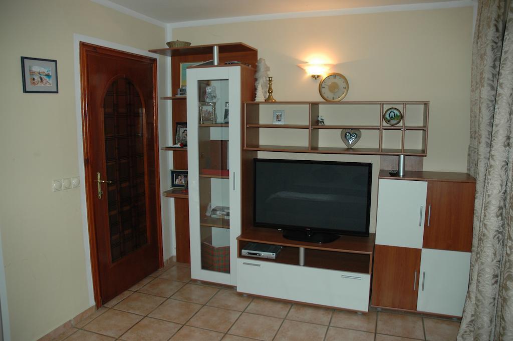 Guest House Maja โนวีซาด ภายนอก รูปภาพ