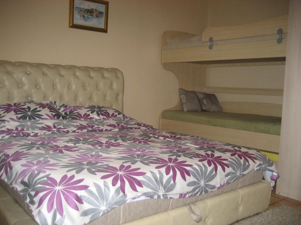 Guest House Maja โนวีซาด ภายนอก รูปภาพ