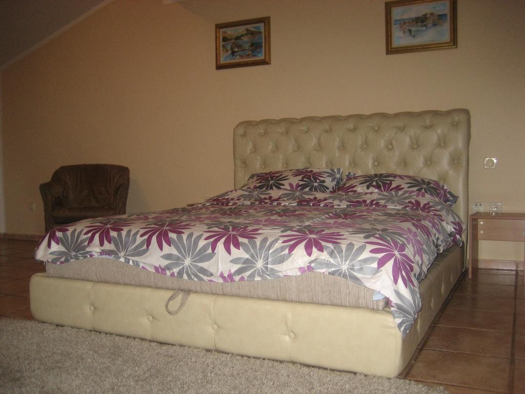 Guest House Maja โนวีซาด ภายนอก รูปภาพ