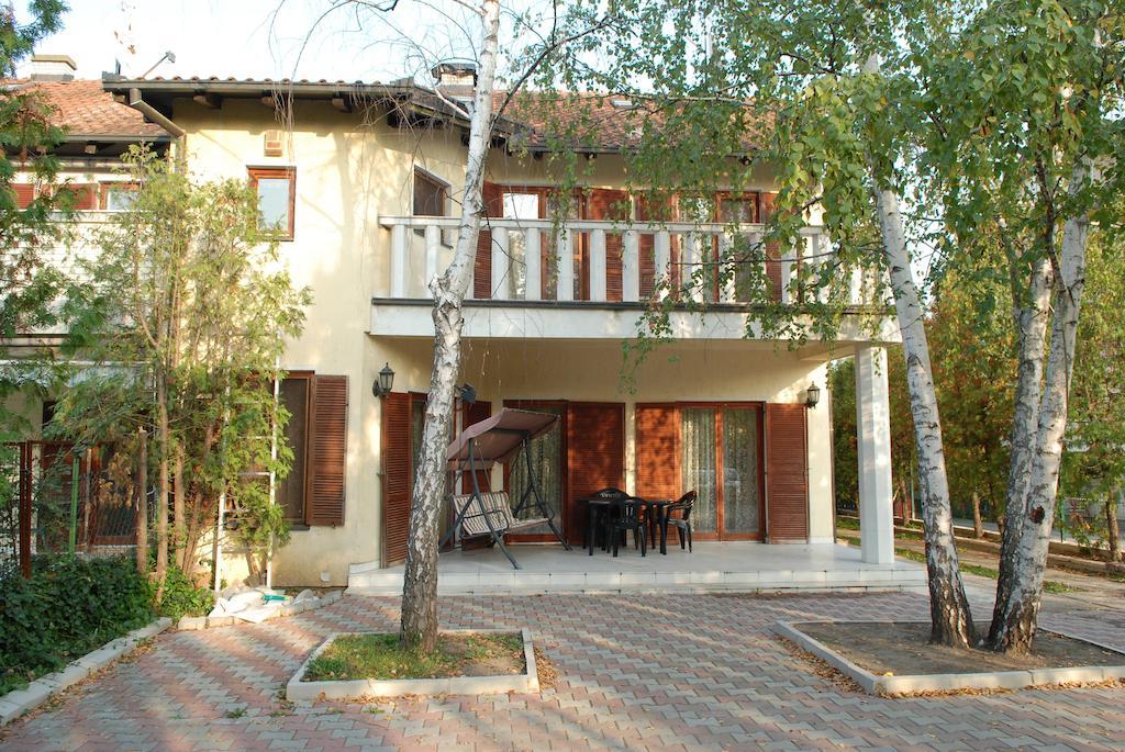 Guest House Maja โนวีซาด ภายนอก รูปภาพ
