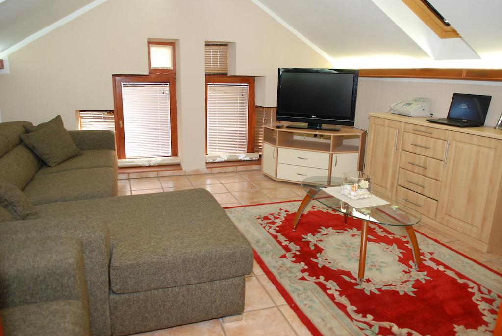 Guest House Maja โนวีซาด ภายนอก รูปภาพ
