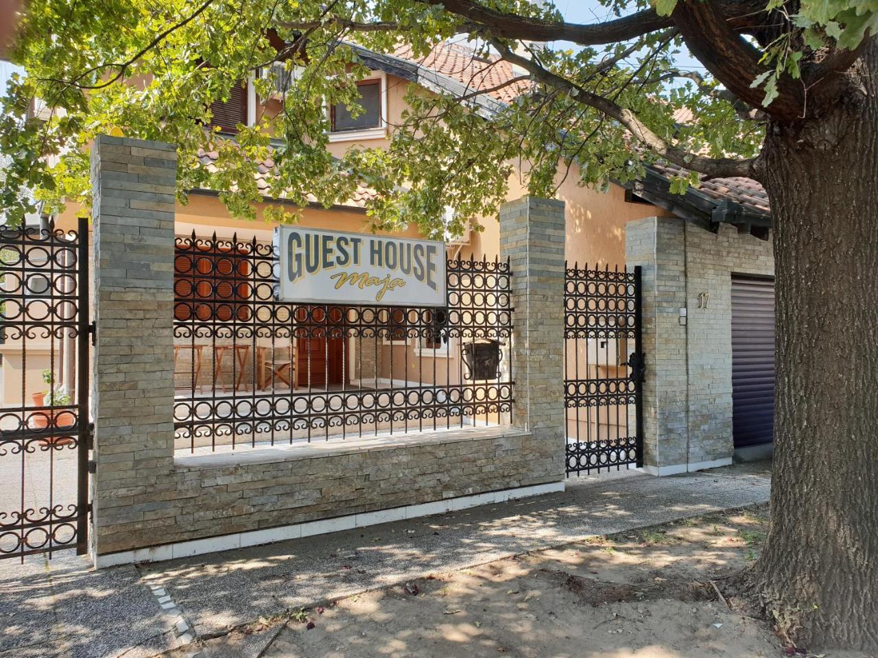 Guest House Maja โนวีซาด ภายนอก รูปภาพ